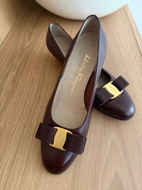 Salvatore Ferragamo Vara Pumps – BURGANDY  Leather Heels